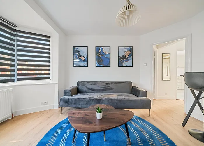 2 Bed Luxury Parking And Garden - Close To Heathrow