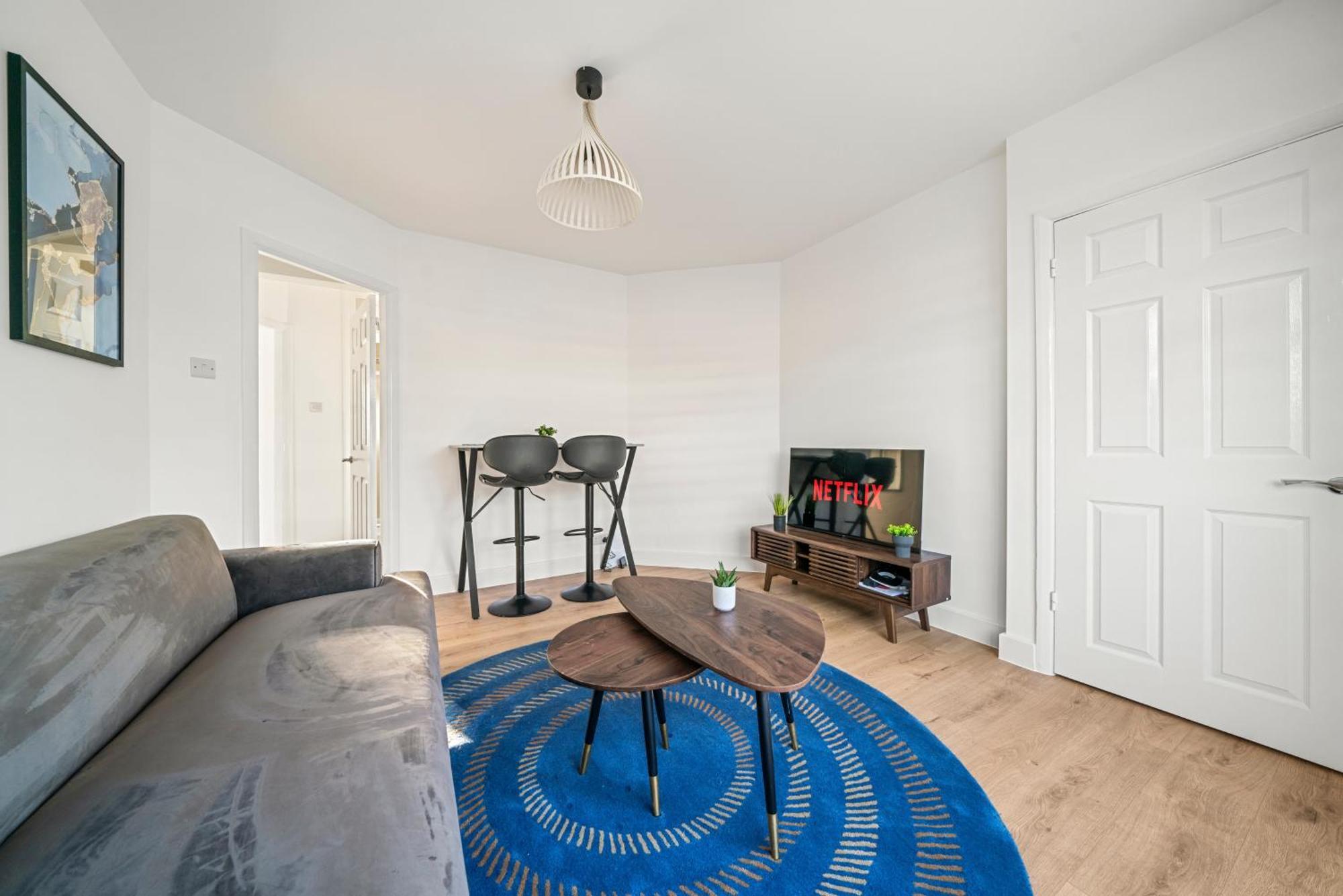 2 Bed Luxury Parking And Garden - Close To Heathrow *