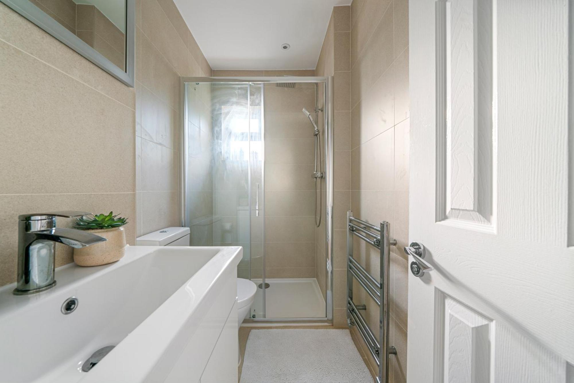 2 Bed Luxury Parking And Garden - Close To Heathrow Appartamento Londra