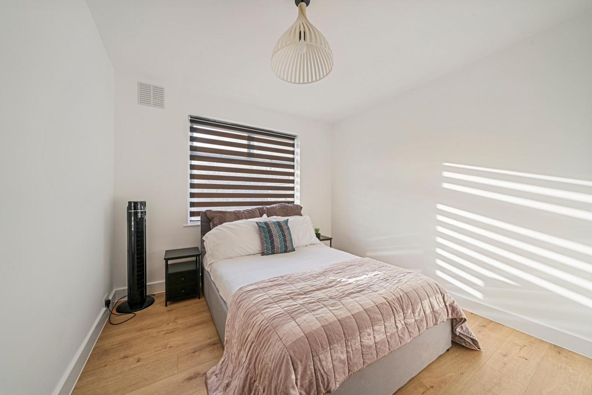 2 Bed Luxury Parking And Garden - Close To Heathrow * Londra