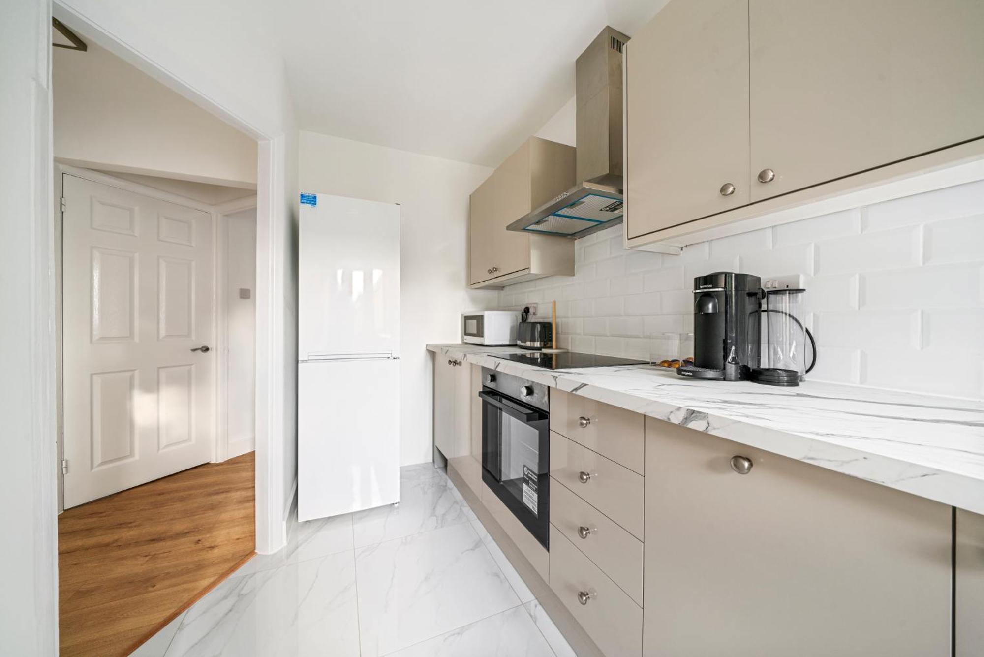 2 Bed Luxury Parking And Garden - Close To Heathrow Appartamento